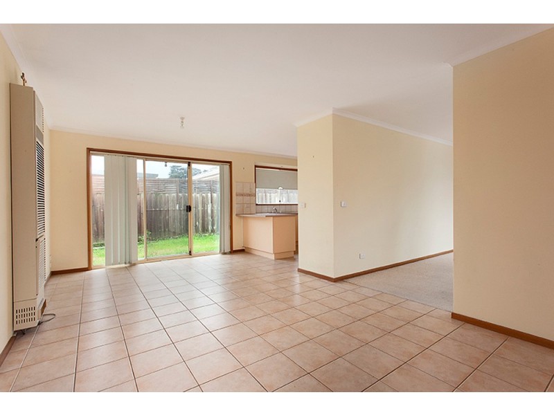 2/21 Evelyne Avenue, Cranbourne VIC 3977