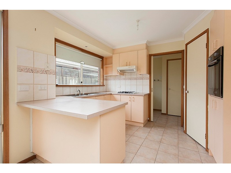 2/21 Evelyne Avenue, Cranbourne VIC 3977