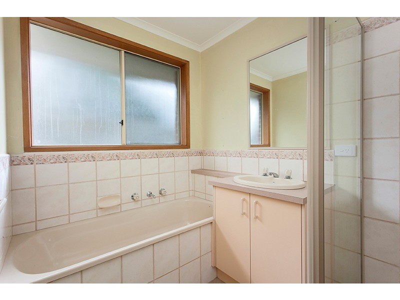 2/21 Evelyne Avenue, Cranbourne VIC 3977