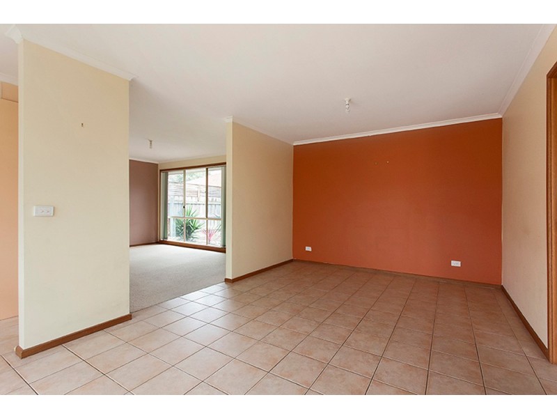 2/21 Evelyne Avenue, Cranbourne VIC 3977