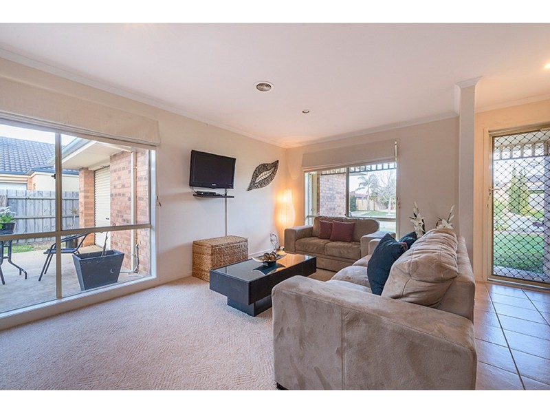 8 Avendon Crt, Narre Warren South VIC 3805