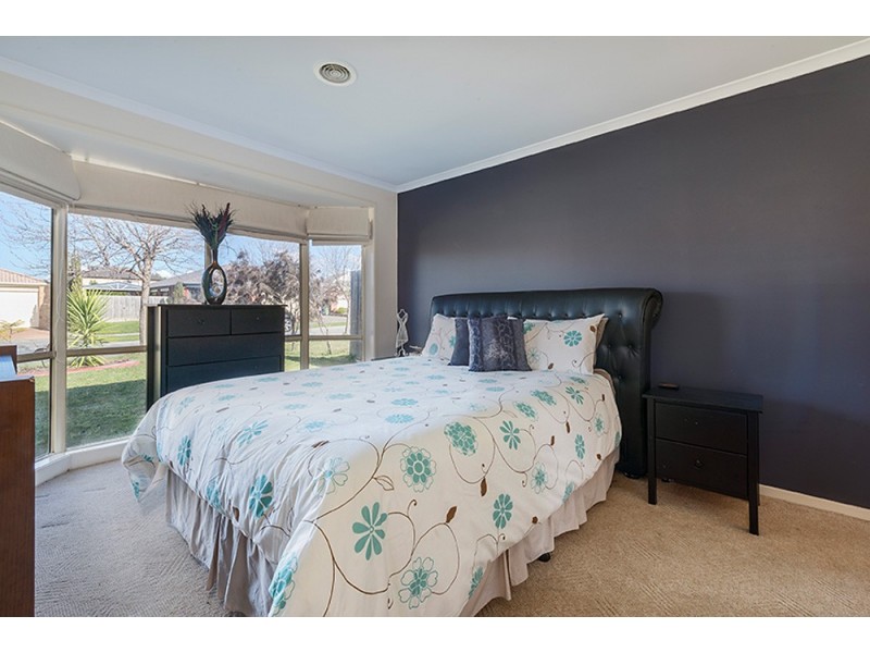 8 Avendon Crt, Narre Warren South VIC 3805