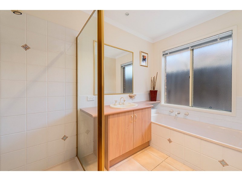 8 Avendon Crt, Narre Warren South VIC 3805