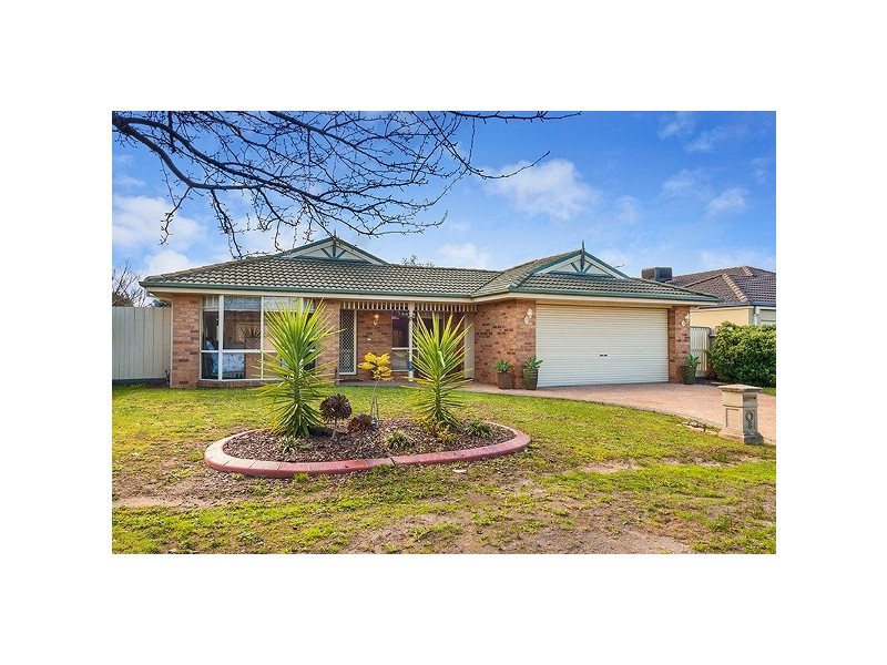 8 Avendon Crt, Narre Warren South VIC 3805