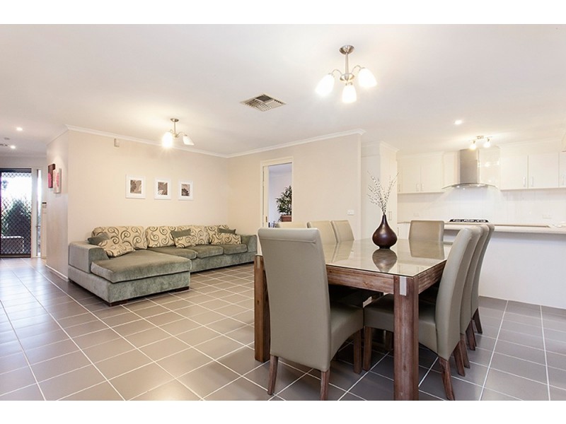 5 Chadbourn Place, Narre Warren South VIC 3805