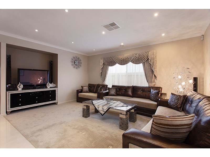 79 Dartmoor Drive, Cranbourne East VIC 3977