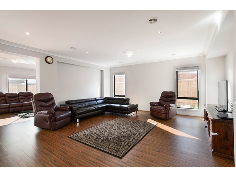 11 Celsius Drive, Cranbourne North VIC 3977
