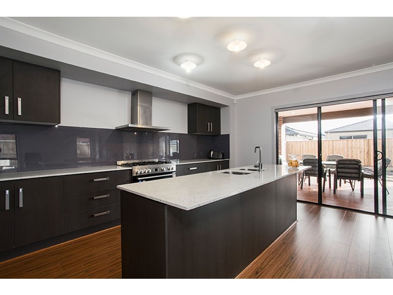 11 Celsius Drive, Cranbourne North VIC 3977