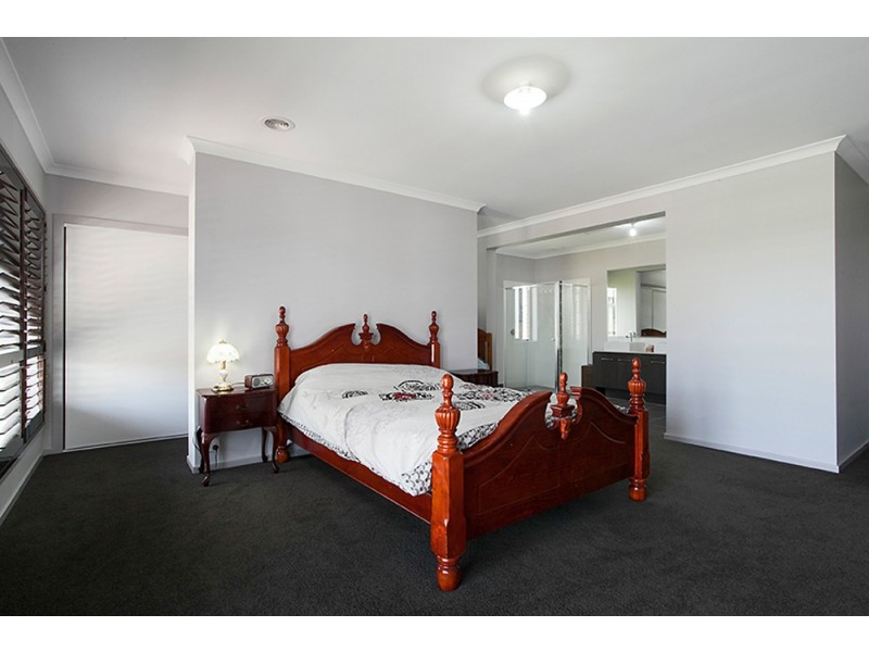 11 Celsius Drive, Cranbourne North VIC 3977