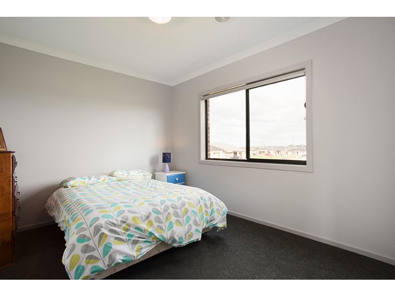 11 Celsius Drive, Cranbourne North VIC 3977