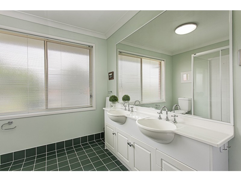 9 Raleigh Drive, Narre Warren South VIC 3805