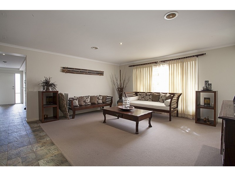 89 Robinswood, Narre Warren South VIC 3805