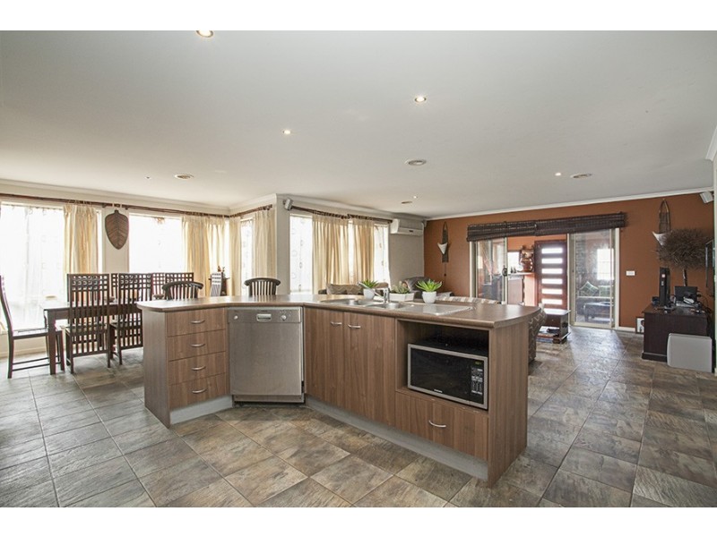 89 Robinswood, Narre Warren South VIC 3805