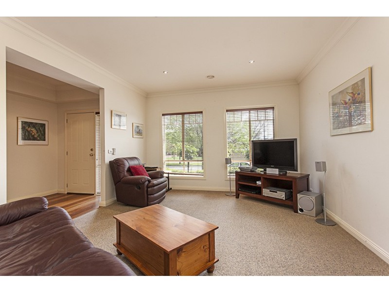 37 Littlecroft Ave, Narre Warren South VIC 3805