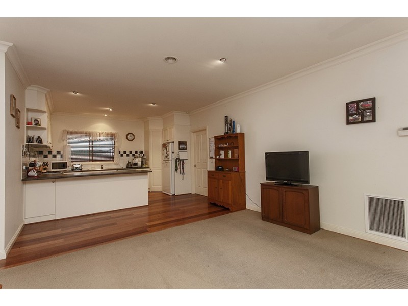 37 Littlecroft Ave, Narre Warren South VIC 3805