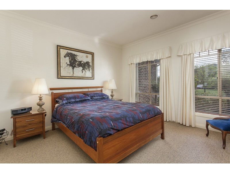 37 Littlecroft Ave, Narre Warren South VIC 3805