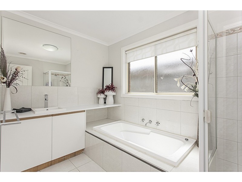 61 Kershaw Drive, Narre Warren South VIC 3805