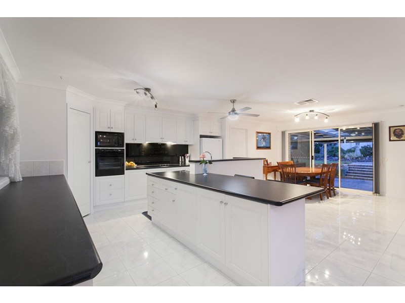 5 Sequoia Crt, Narre Warren South VIC 3805