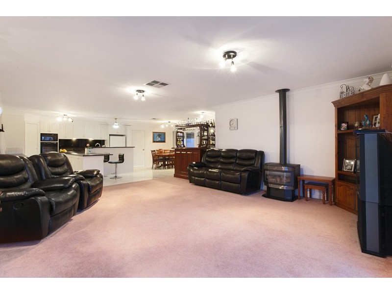 5 Sequoia Crt, Narre Warren South VIC 3805