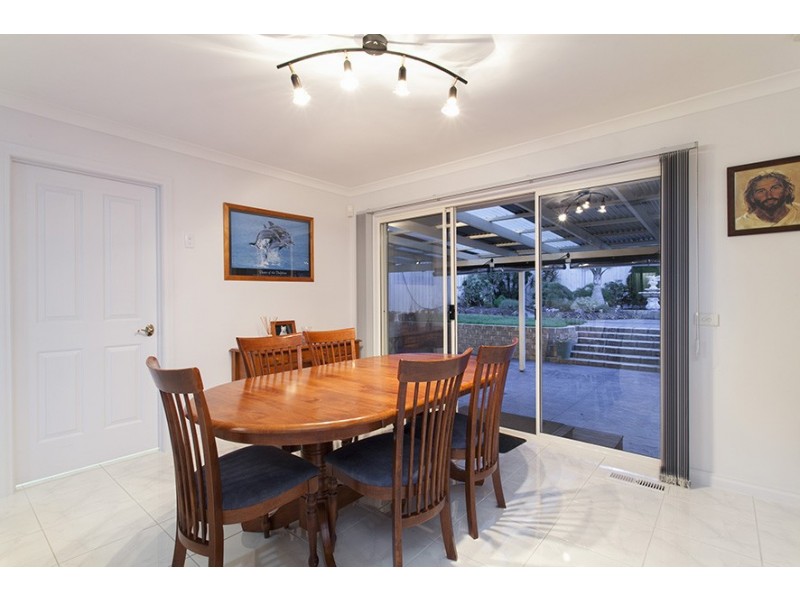 5 Sequoia Crt, Narre Warren South VIC 3805