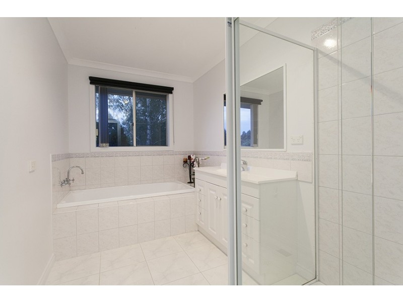 5 Sequoia Crt, Narre Warren South VIC 3805