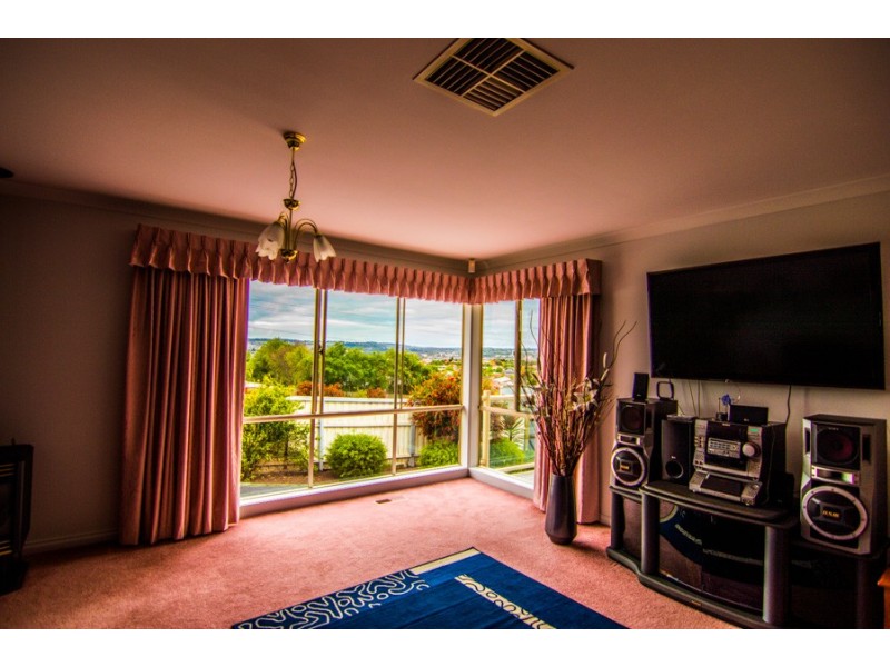 5 Sequoia Crt, Narre Warren South VIC 3805