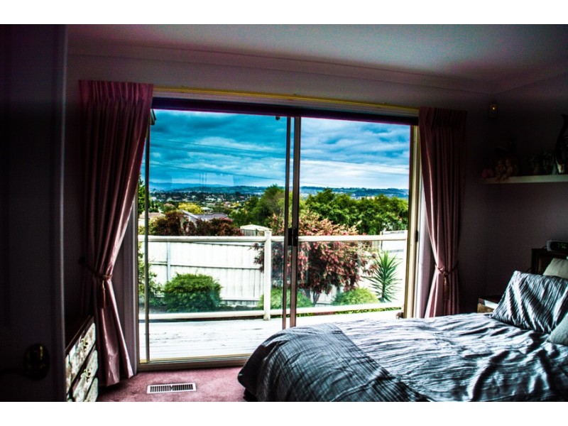5 Sequoia Crt, Narre Warren South VIC 3805