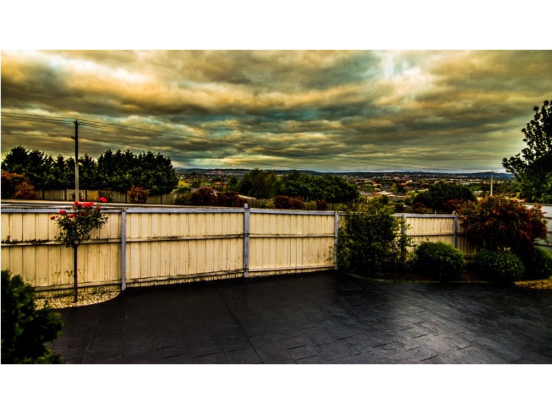 5 Sequoia Crt, Narre Warren South VIC 3805