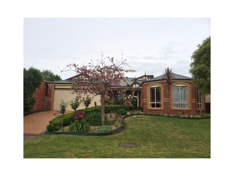 22 Claremont Glen, Berwick VIC 3806