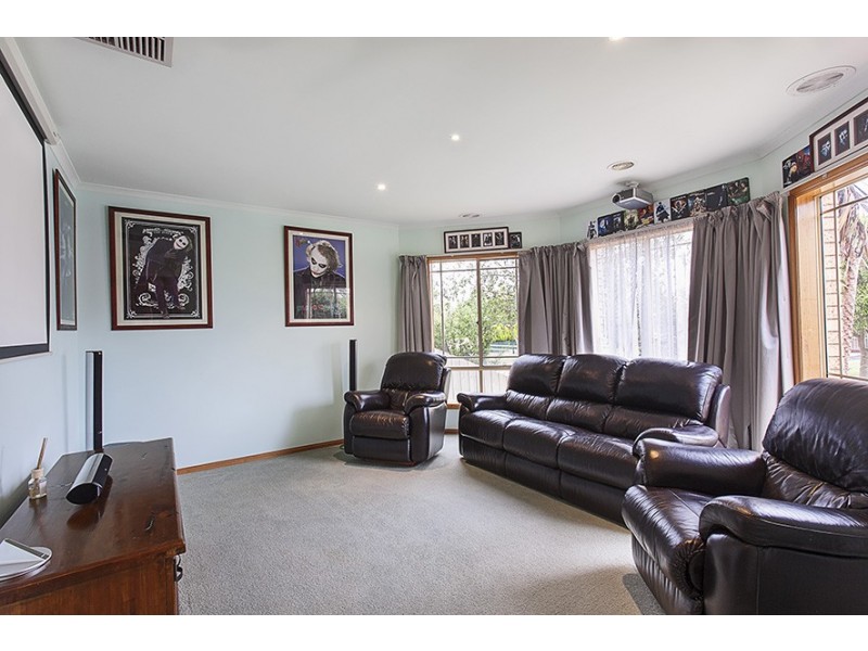 22 Claremont Glen, Berwick VIC 3806