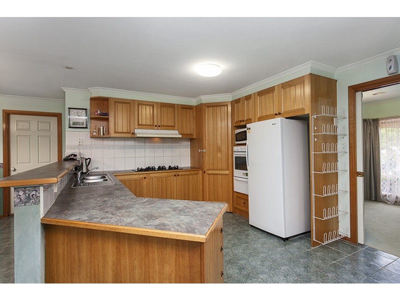 22 Claremont Glen, Berwick VIC 3806