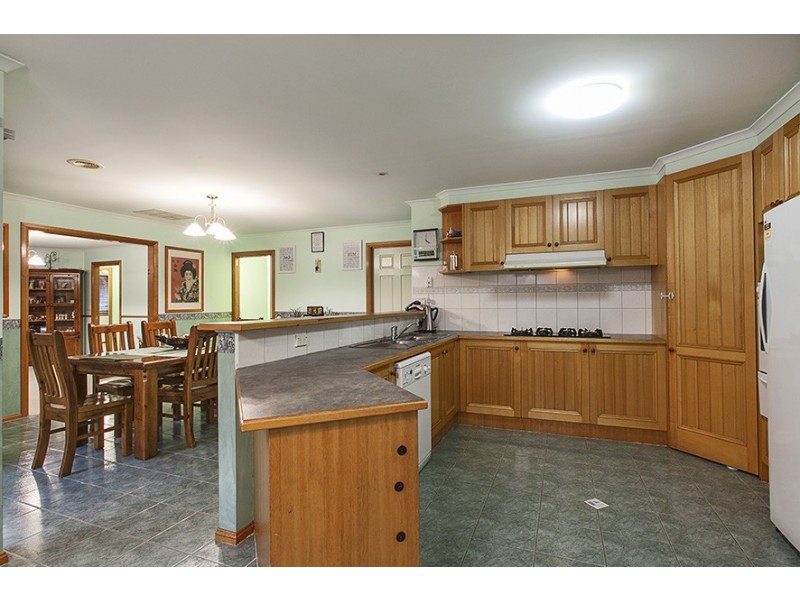 22 Claremont Glen, Berwick VIC 3806