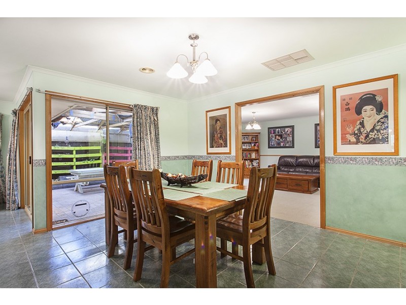 22 Claremont Glen, Berwick VIC 3806