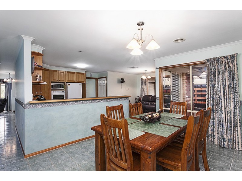 22 Claremont Glen, Berwick VIC 3806