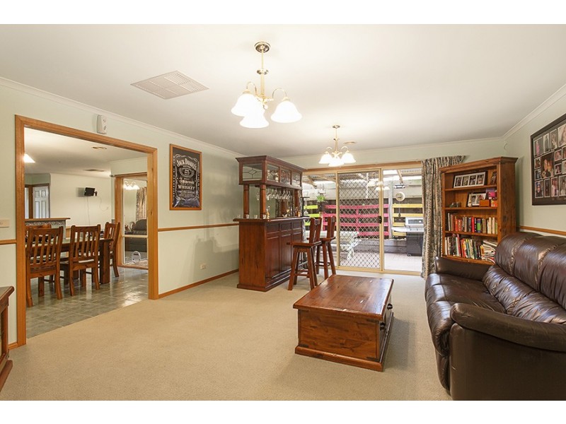 22 Claremont Glen, Berwick VIC 3806