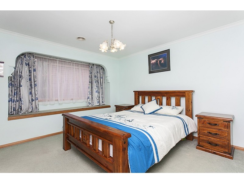 22 Claremont Glen, Berwick VIC 3806