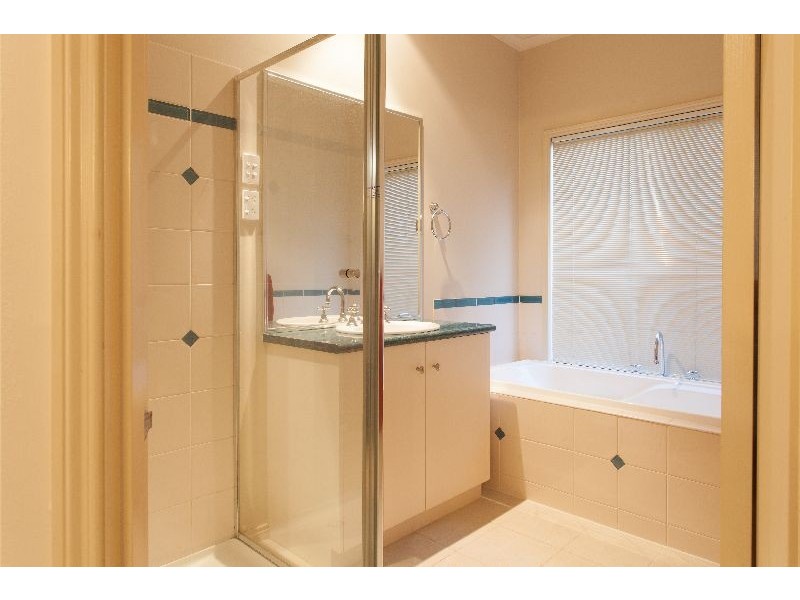 16 Teesdale Court, Narre Warren South VIC 3805