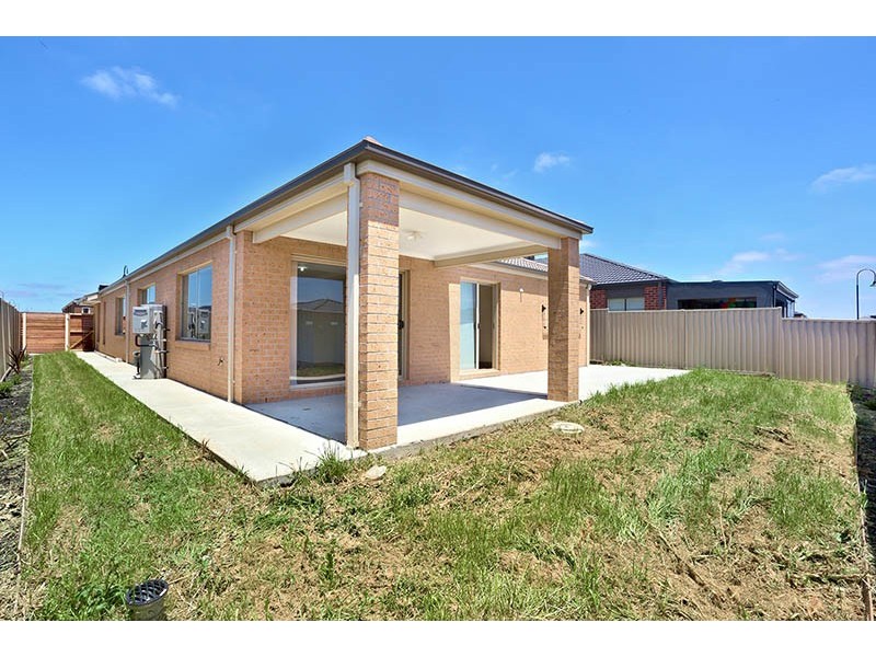 2 Katahdin Terrace, Cranbourne North VIC 3977