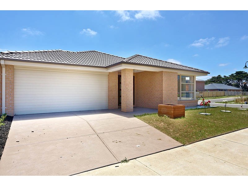 2 Katahdin Terrace, Cranbourne North VIC 3977