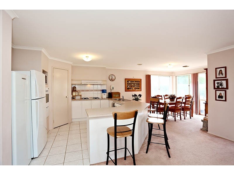 6 Chisolm Crescent, Narre Warren South VIC 3805