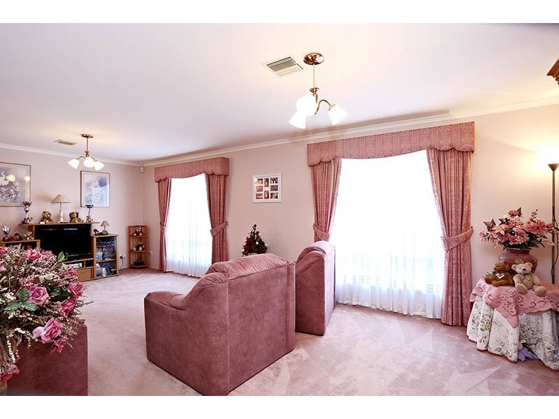 6 Chisolm Crescent, Narre Warren South VIC 3805