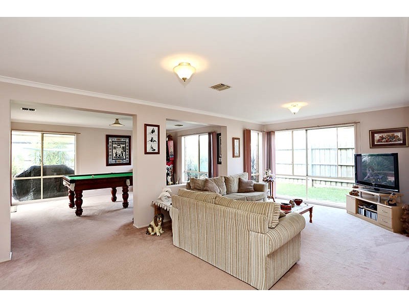 6 Chisolm Crescent, Narre Warren South VIC 3805