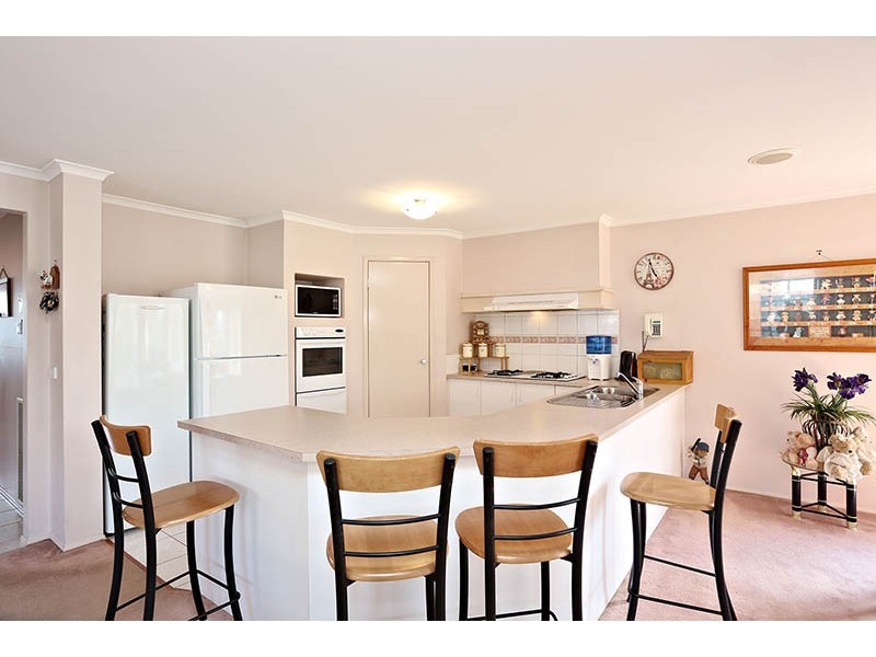 6 Chisolm Crescent, Narre Warren South VIC 3805