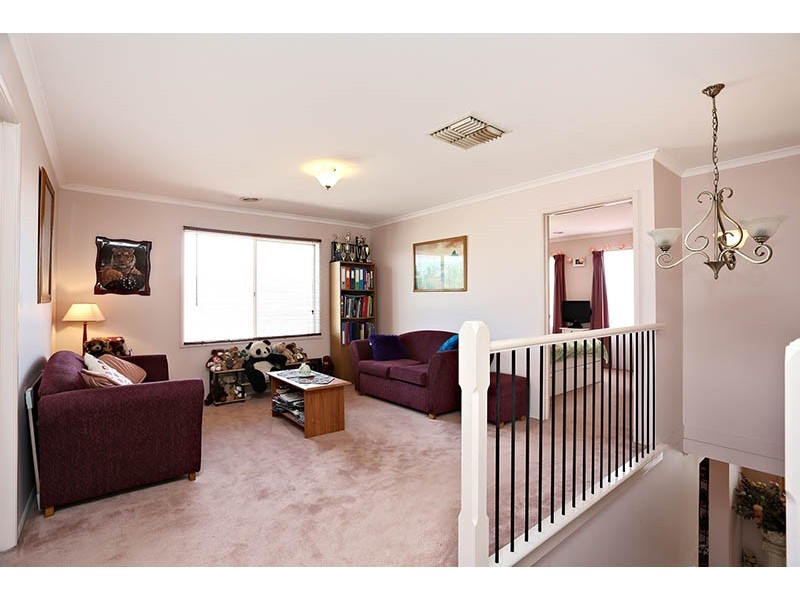 6 Chisolm Crescent, Narre Warren South VIC 3805