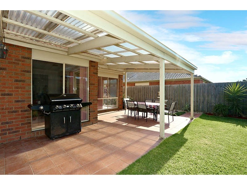 6 Chisolm Crescent, Narre Warren South VIC 3805