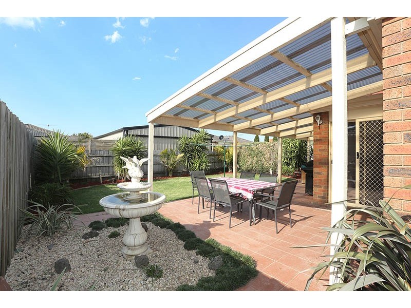 6 Chisolm Crescent, Narre Warren South VIC 3805