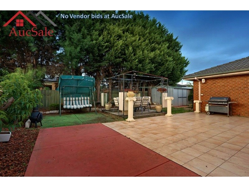 30 Scarborough Drive, Narre Warren South VIC 3805