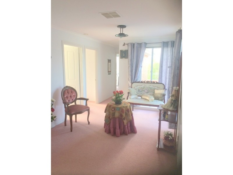 8 Walcott Place, Narre Warren South VIC 3805