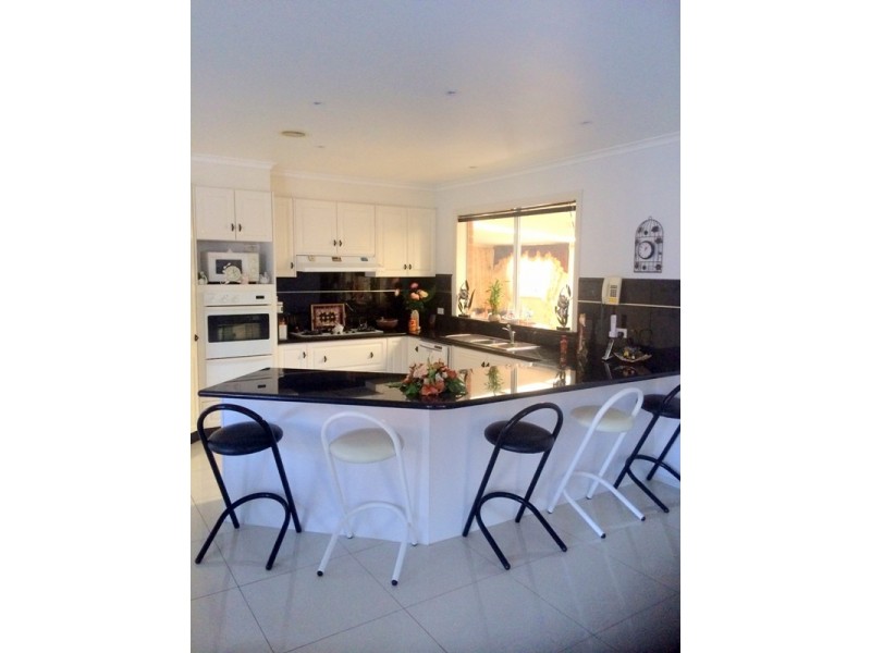 8 Walcott Place, Narre Warren South VIC 3805