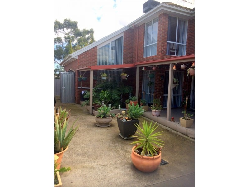 8 Walcott Place, Narre Warren South VIC 3805